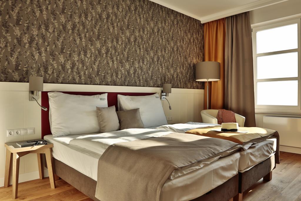 Hubertus Hof Landhotel Balatonfenyves Habitación foto